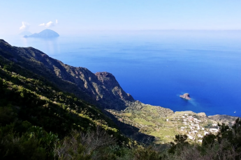 salina-wanderung-blick-auf-pollara.png