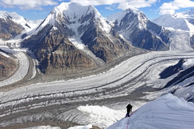 panorama-of-sary-zhass-range-bayankol-5791m-kazakhstan-5761m-karly-tau-5450m-peaks.jpg