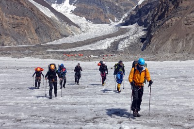 crossing-the-north-inylchek-glacier-from-the-base-camp.jpg